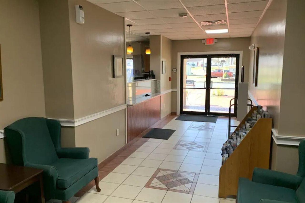 Econo Lodge Inn & Suites Denver Екстериор снимка