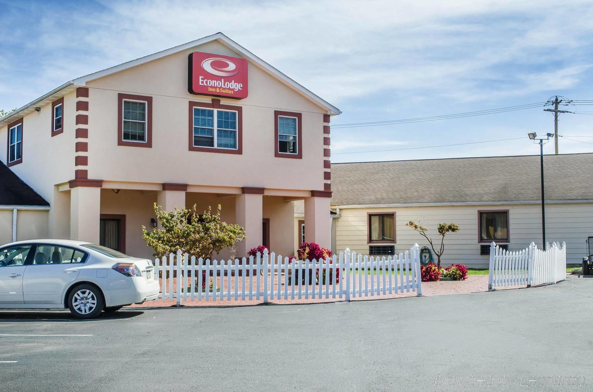 Econo Lodge Inn & Suites Denver Екстериор снимка