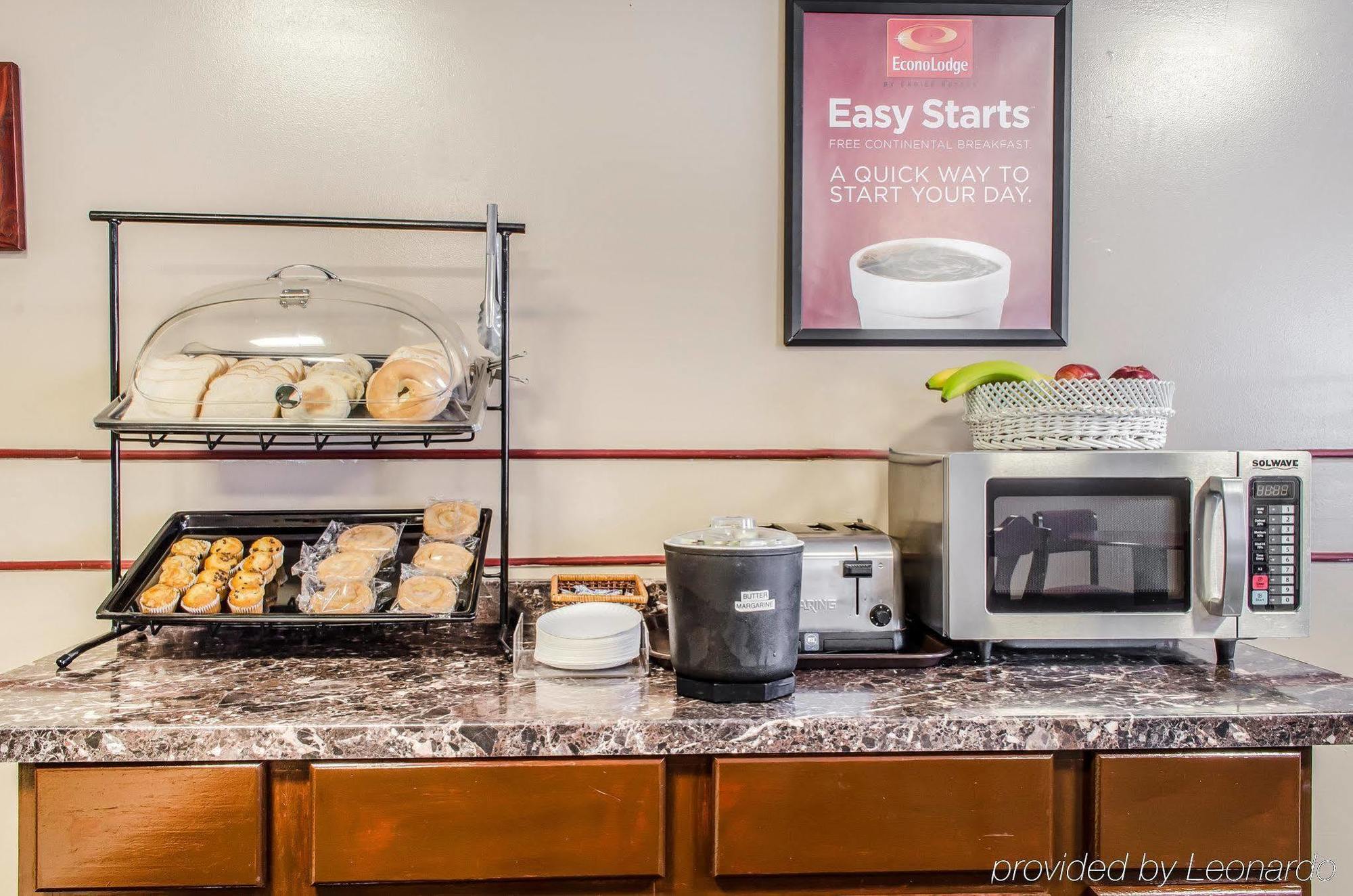 Econo Lodge Inn & Suites Denver Екстериор снимка