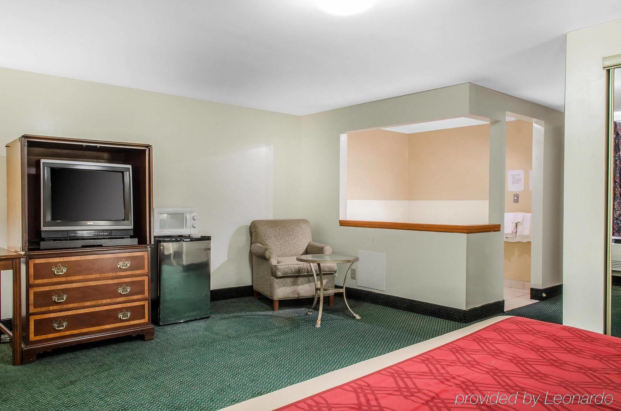 Econo Lodge Inn & Suites Denver Екстериор снимка